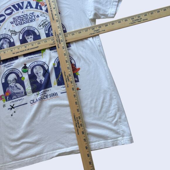 Harry Potter Hogwarts Yearbook “Class of 1991” Graphic Tee White Unisex M - Picture 4 of 7